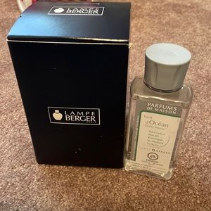 Lampe Berger (I pronounce lampberge) scent diffuser with 1 scent